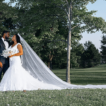 bride and groom outdoor photos in the park